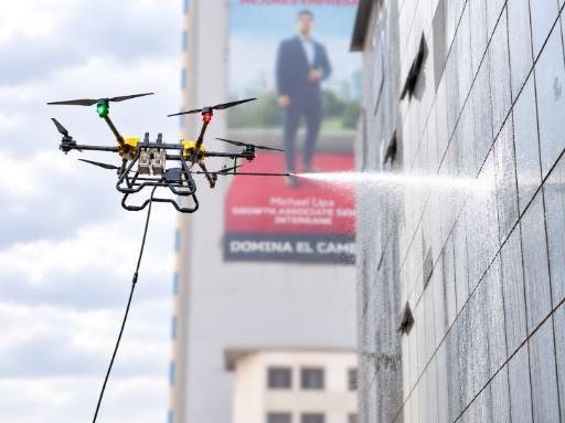 Chorro de agua a presión con Dron